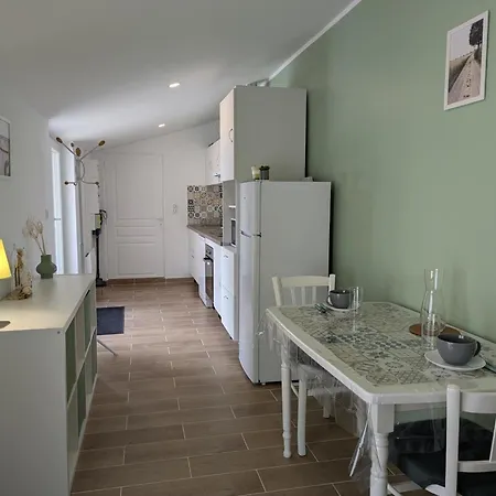 Casa vacanze 1 Avec Wifi Et Parking, Proche Theatre Gallo-romain - Fr-1-653-267